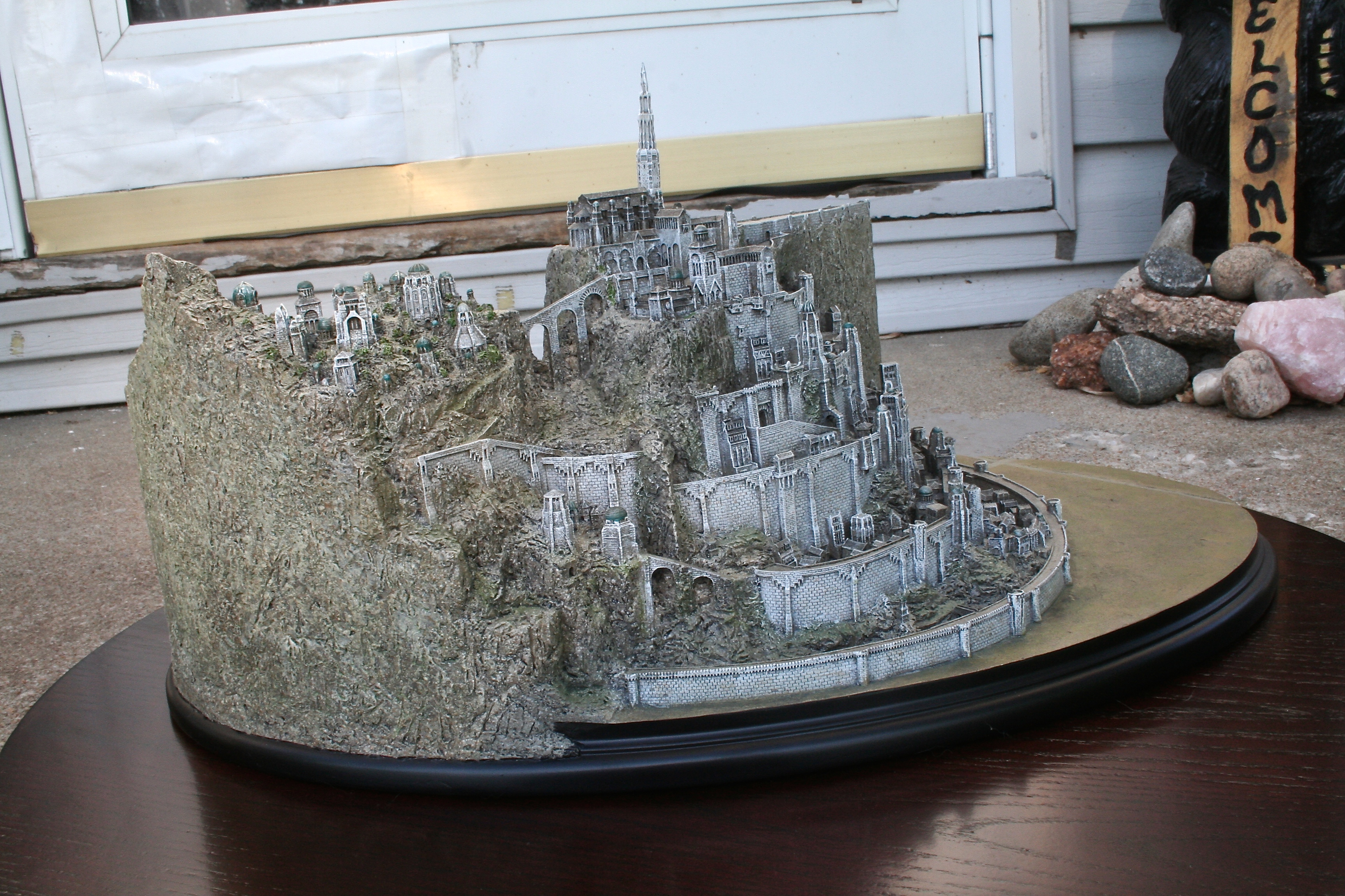 Environments: Minas Tirith Lord of the Rings Statue by Weta Workshop