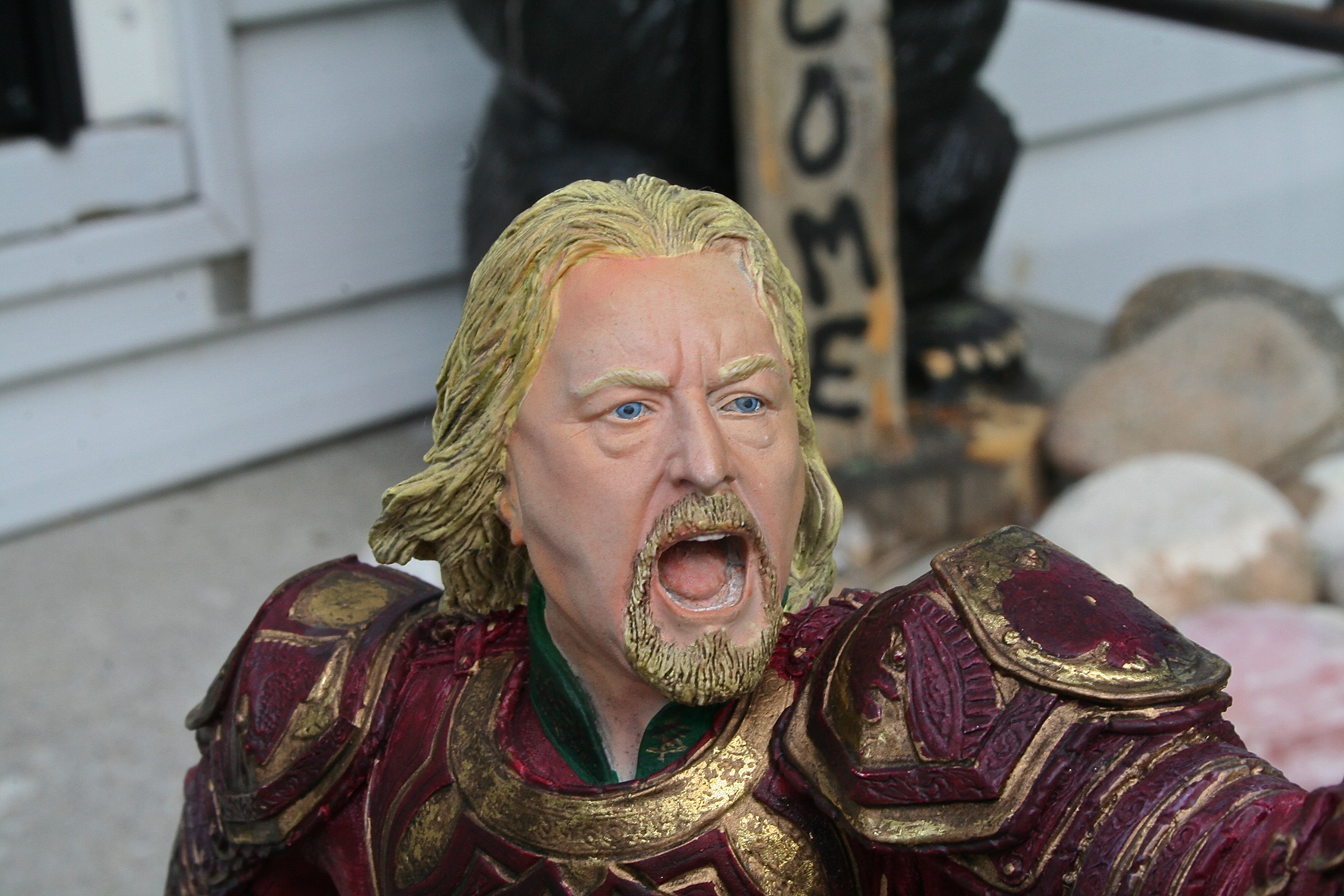 Collecting The Precious - Sideshow/Weta Theoden Statue Review